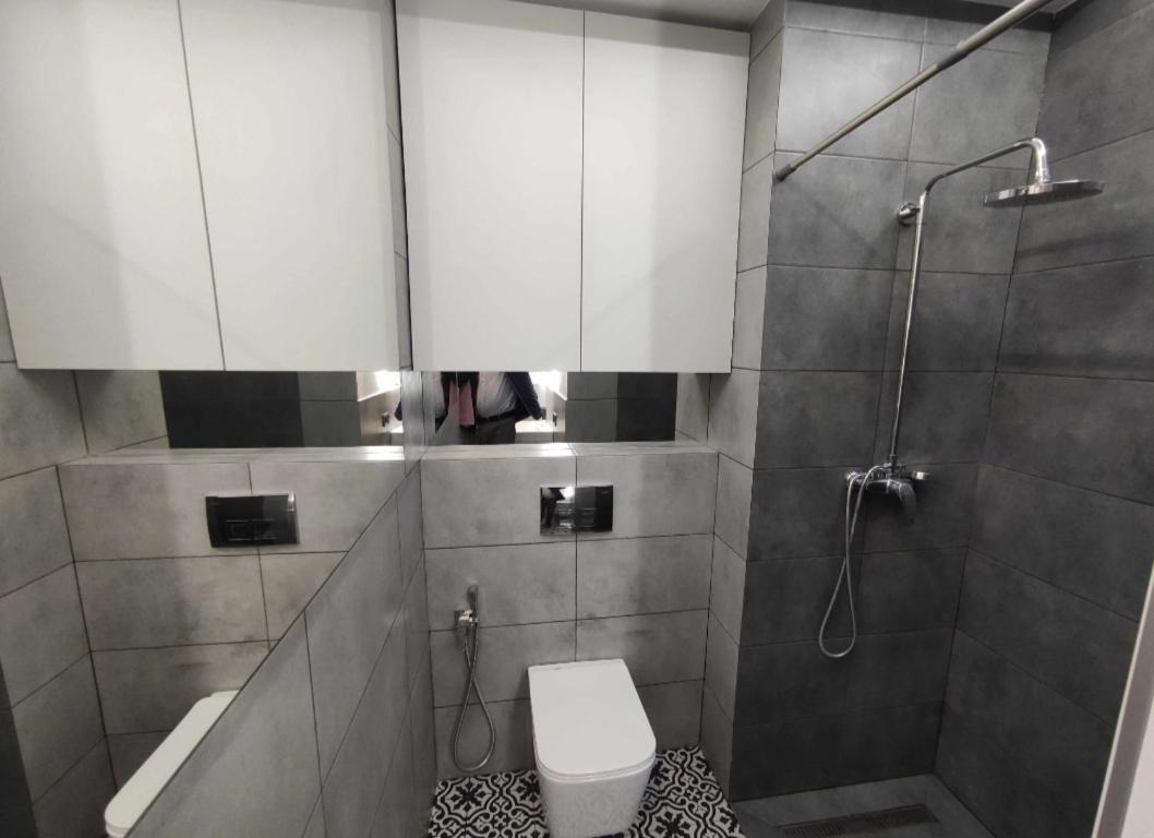 2 Separate Bedrooms *